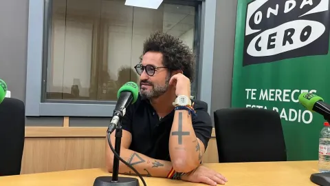 Paco Ávila dando una charla en Onda Cero