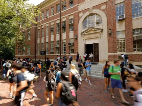 Foto de alumnos en la universidad