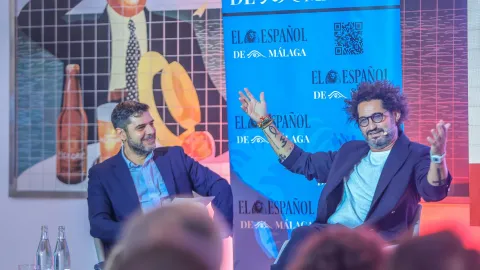 Paco Ávila dando una charla con El Español en la Fábrica de Cervezas Victoria